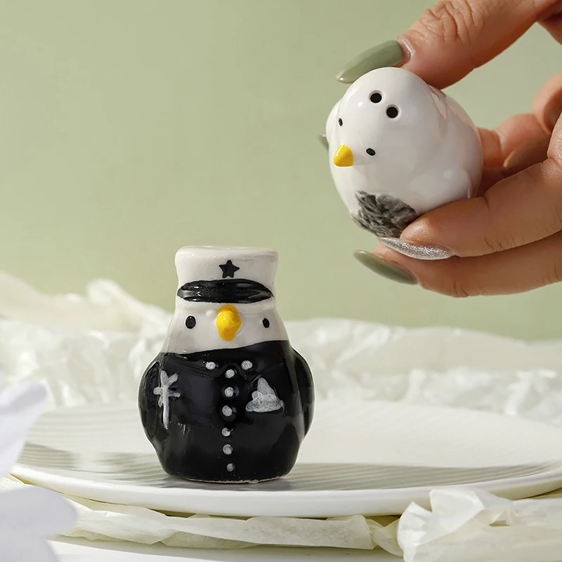 2Pcs Ceramic Penguin Salt And Pepper Shaker Bottle Cartoon Spice Container Tabletop Animal Decoration Spice Jar