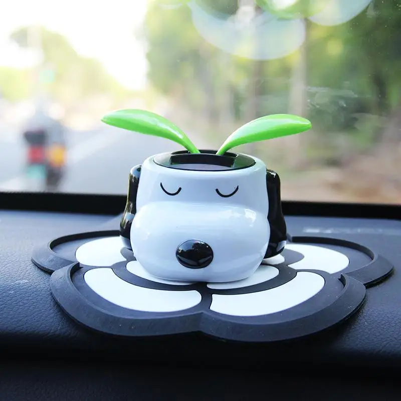 

Новинка 2022, милый мультяшный автомобиль Snoopy с ковриком, кавайное аниме качающееся украшение в виде цветка яблока для девочек, подарки на день рождения