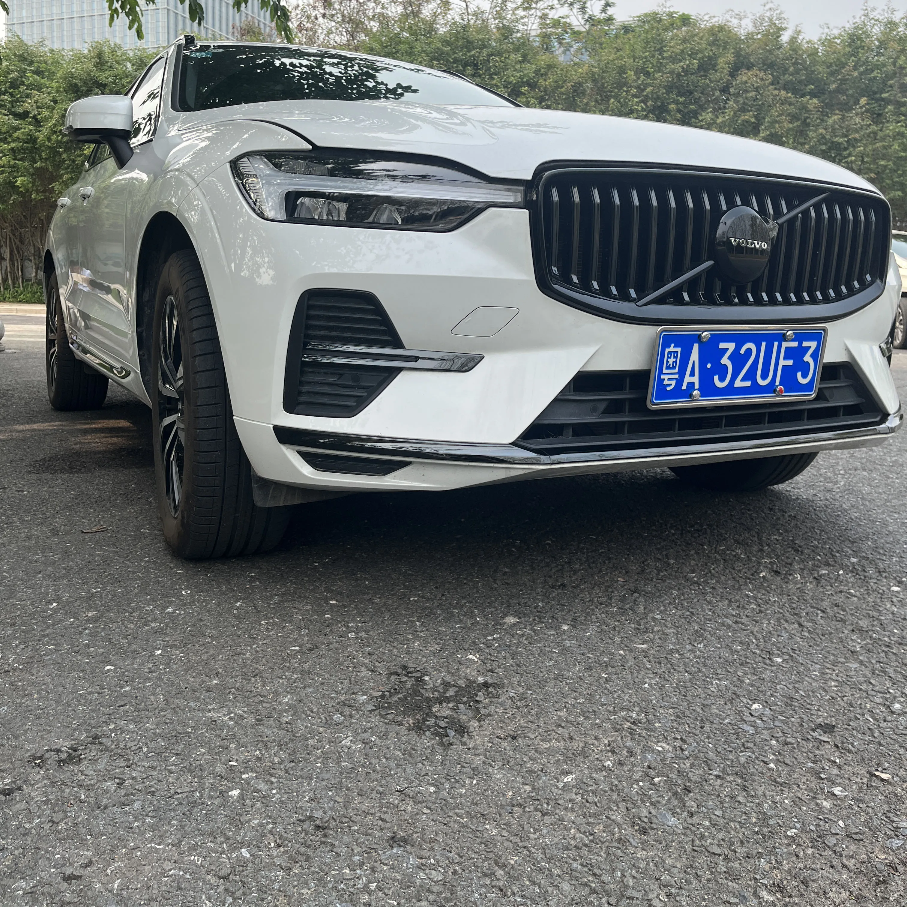 2022-2025ボルボxc60に適したフロントバンパー,シルバーからブラック