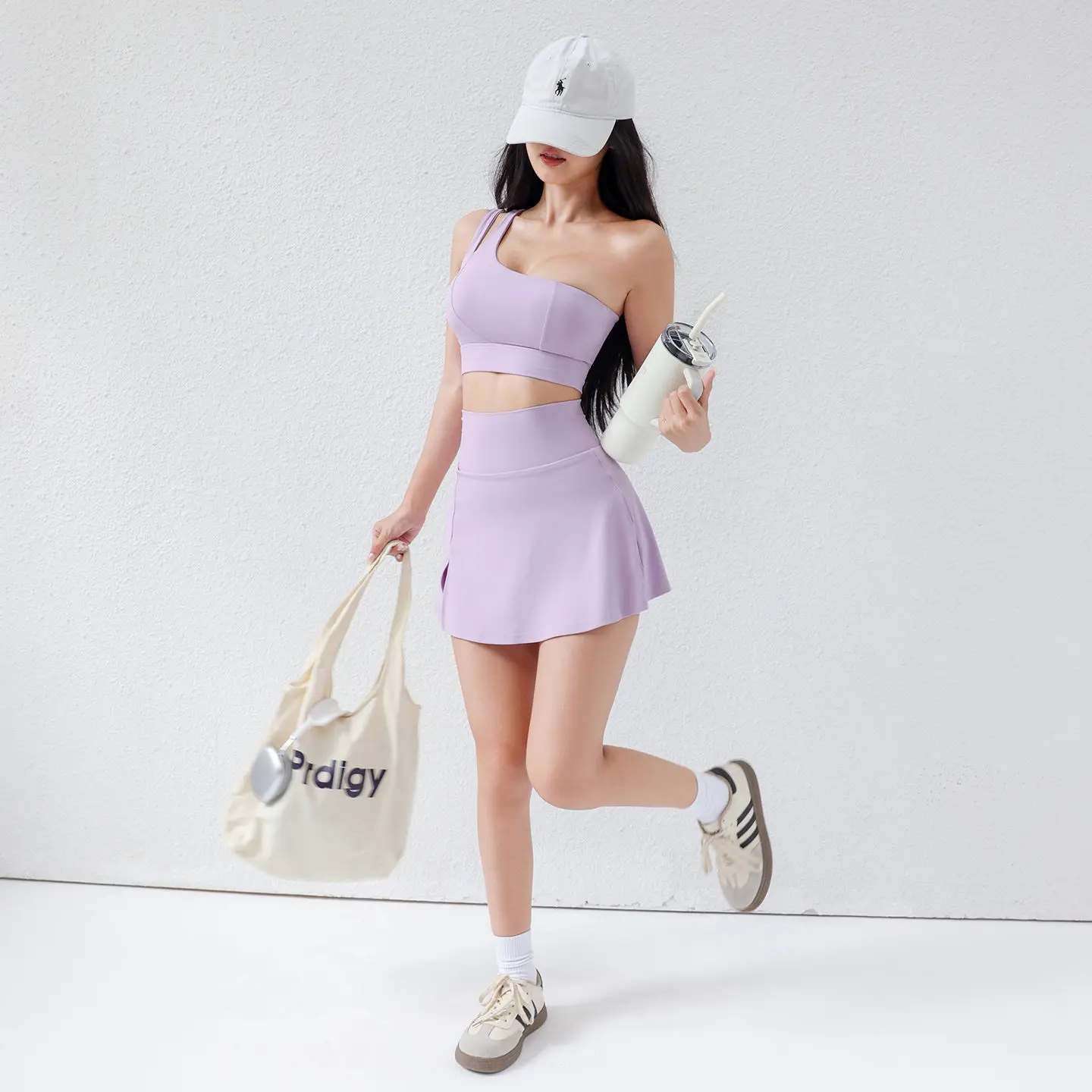 حمالة صدر رياضية صيفية بكتف واحد للنساء، توب قصير لليوجا سريع الجفاف مع وسادات قابلة للإزالة، حمالة صدر للياقة البدنية أنيقة غير متماثلة للجري