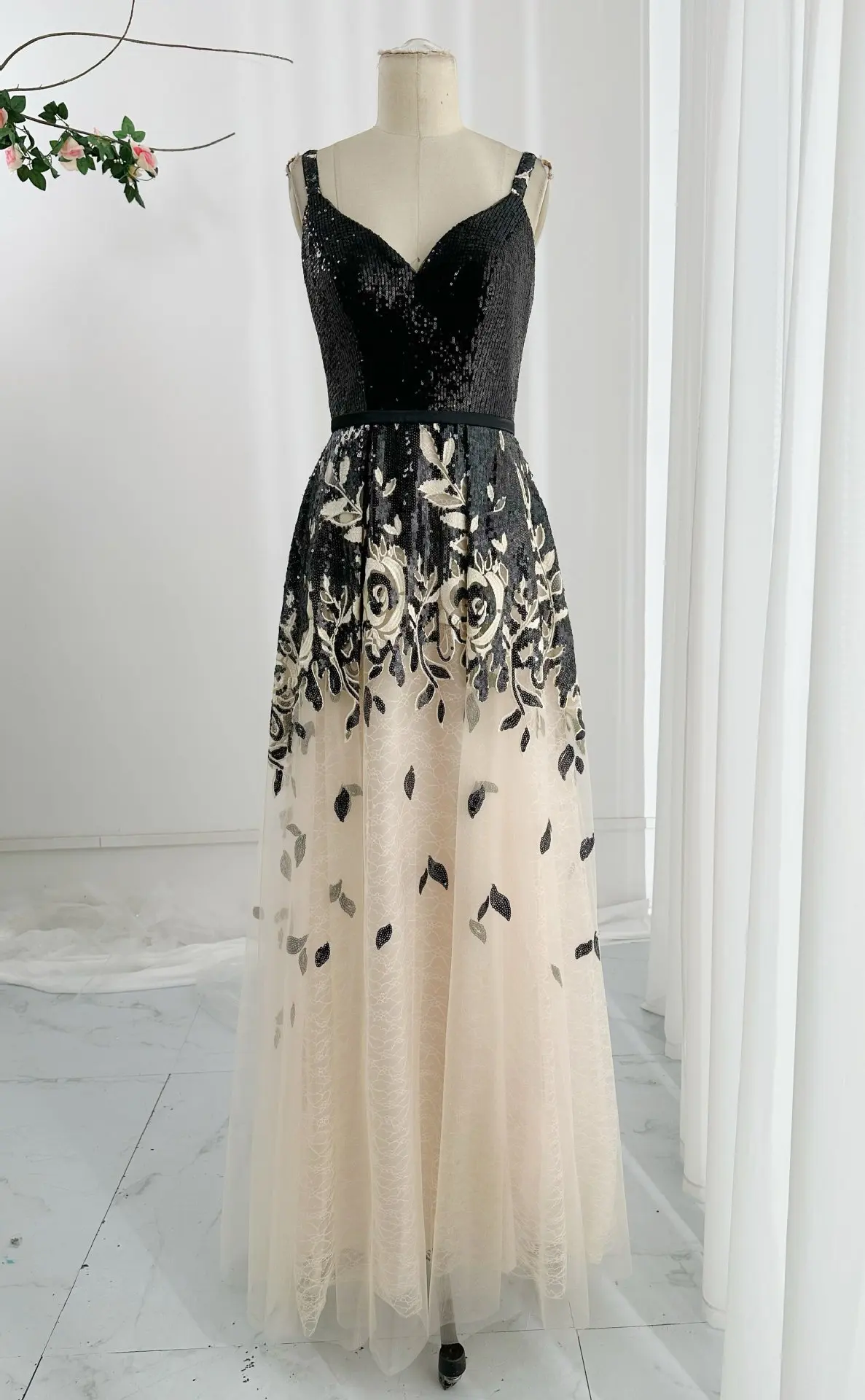 

Champagne Sexy Tube Top Band Word Collar SequinsSlim A -Shaped Performance Evening Dress Skirt M2166