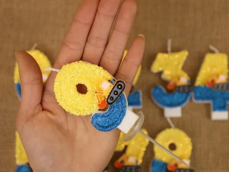 Cute Creative Engineering Car Excavator Numbered Birthday Candles Fashion Gift Decoration for Kids' Birthday Celebration