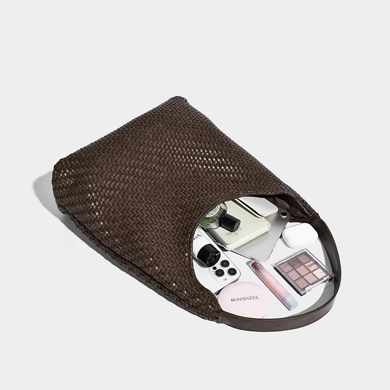 Women Premium Handbag 2025 New Vintage Spacious Woven Pattern Tote Bag Fashionable Single Shoulder Underarm Bag for Commuting 4