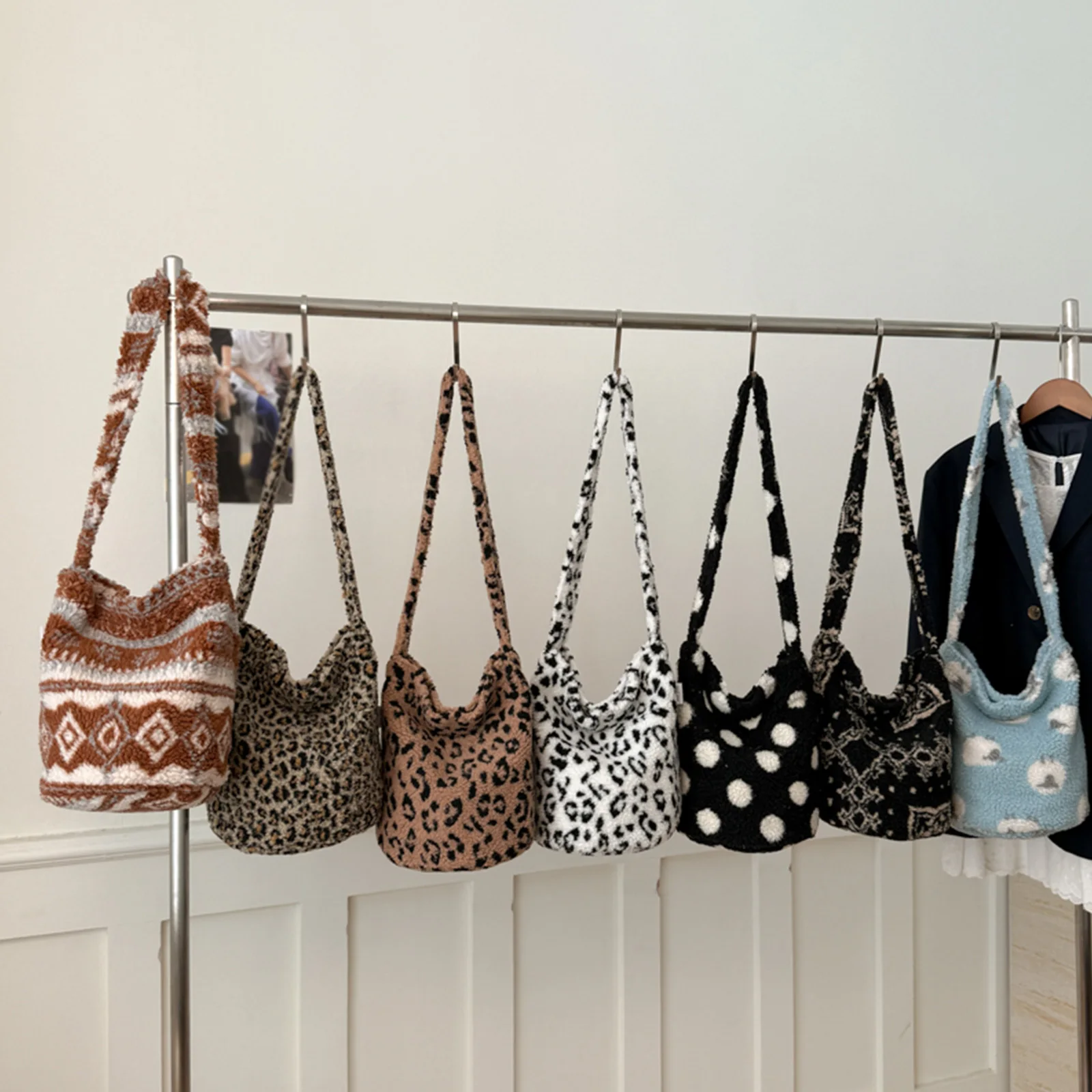 Lamb Wool Shoulder Bag Large Capacity Bucket Bag for Women Travel Shopping Everyday Use