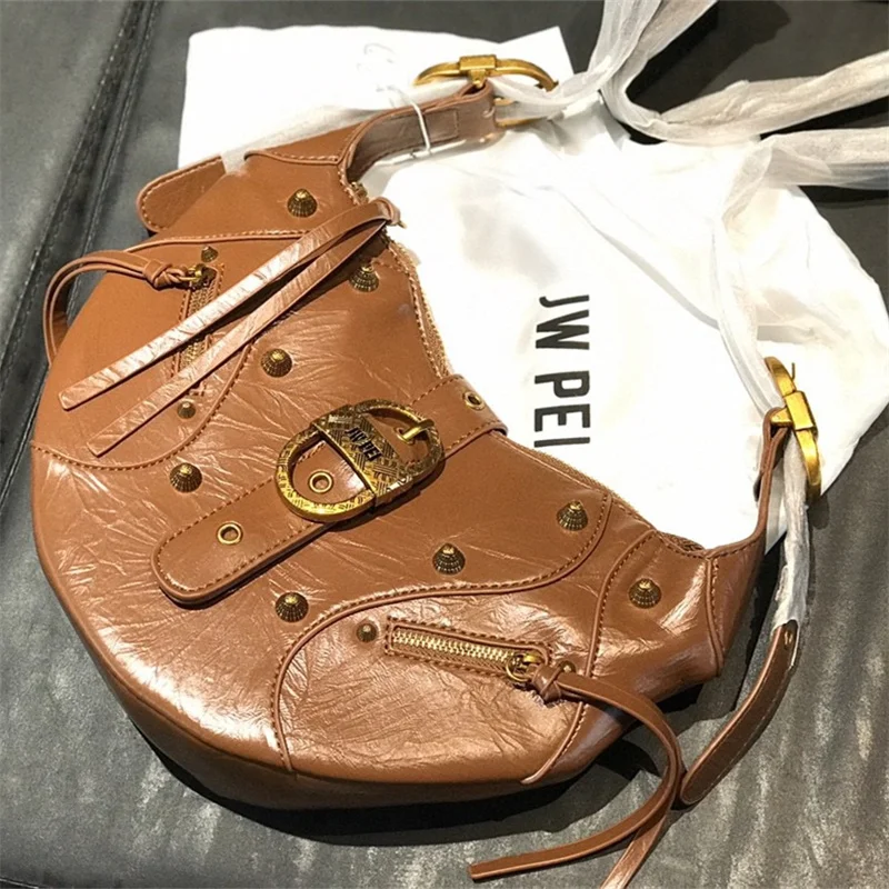 حقيبة كتف نسائية من جلد البقر المشمع بتصميم كلاسيك...