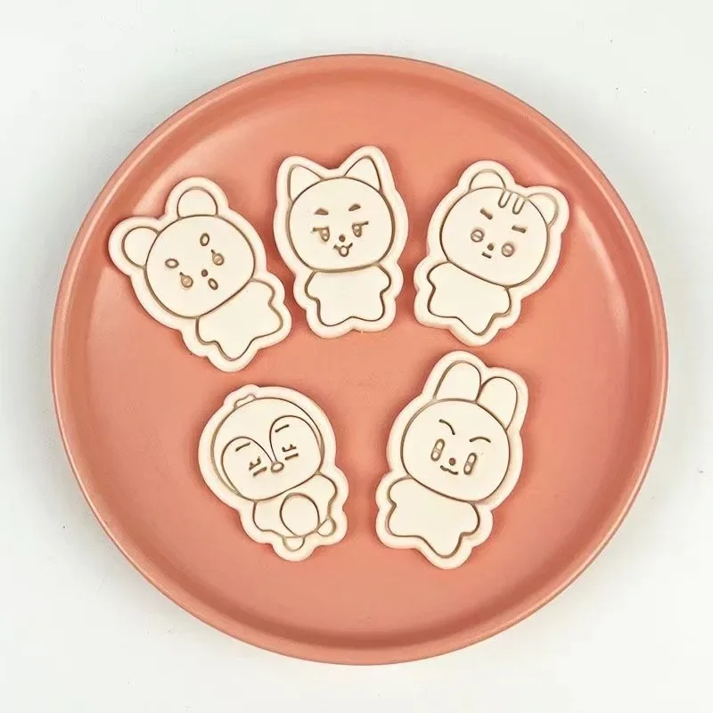 Kpop Idol SOOBIN YEONJUN Mascot Pobatu Cookie Cutter Kawaii Biscuit Mould Cartoon Cookie Cutter 3D Pressable Cake Decorag Tool