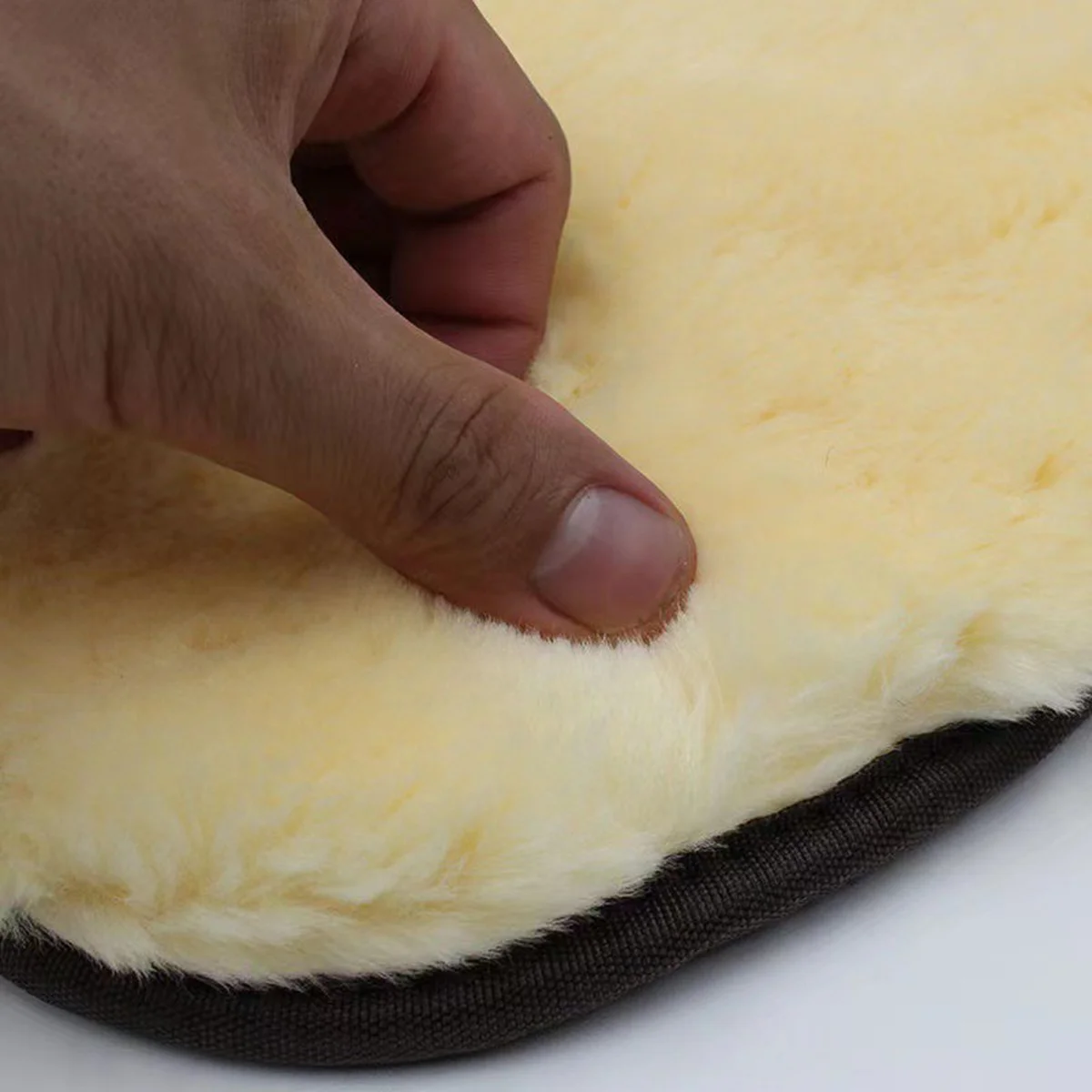 Car wash gloves Car cleaning supplies Wool fleece thickened car wash gloves wiping and waxing