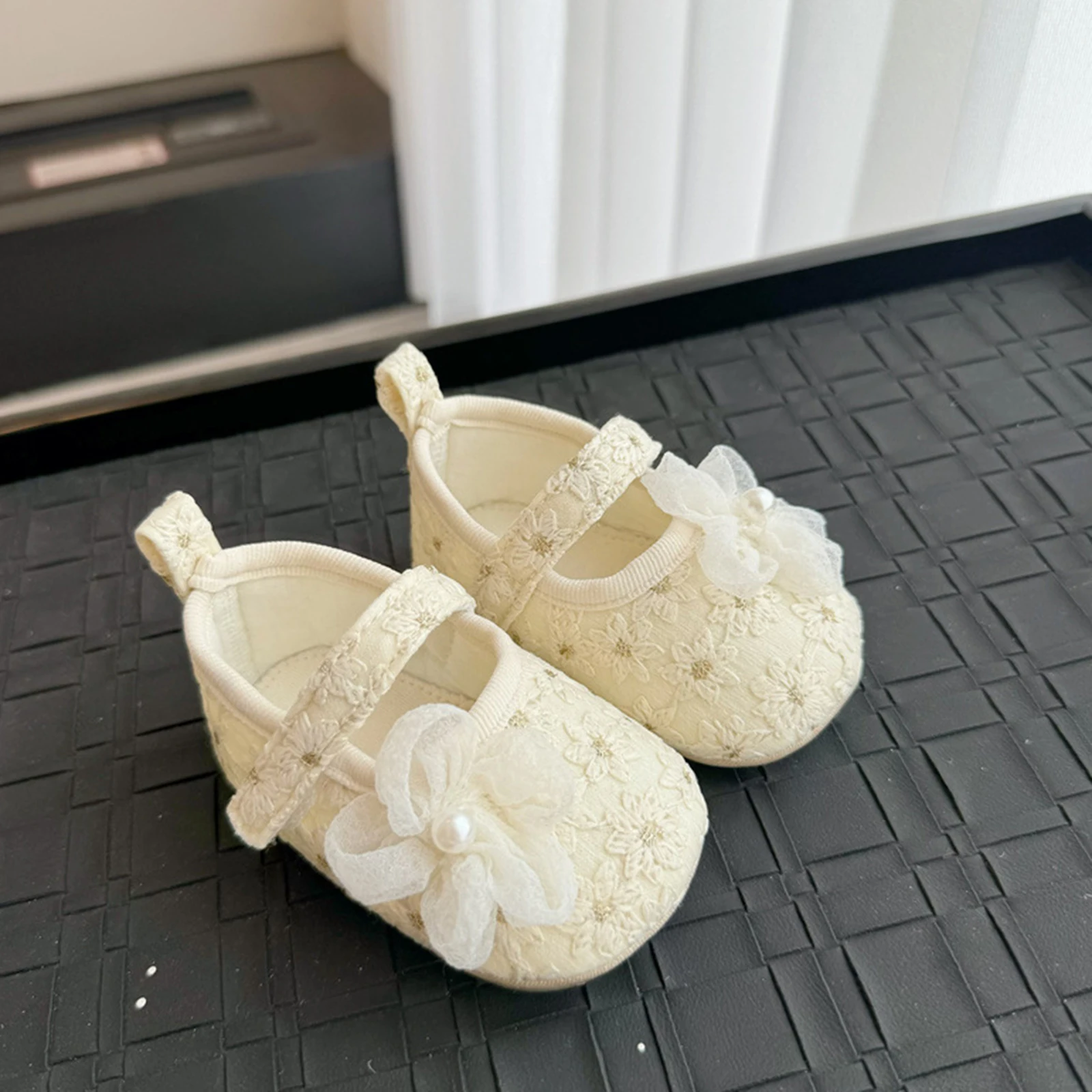 MISOWMNJOY Baby Baptist Shoes Girls Pearls Flowers Flats Crib Shoes Non-slip Soft Soles Cute Mary Jane for Newborn Toddler