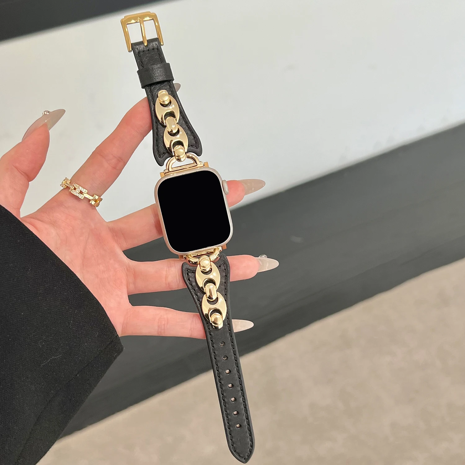Premium Leather Watch Strap - Elegant and Fashionable Accessory