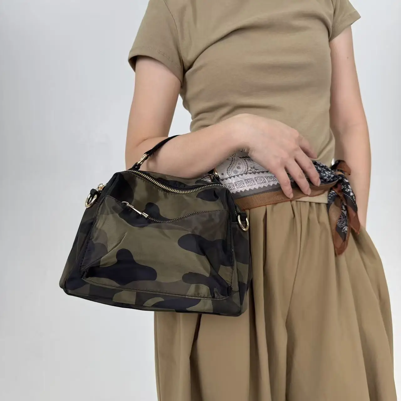 Fashionable Leopard Print Women's Shoulder Bag Simple Casual Crossbody Bag Underarm Bag Soft Nylon Lining Zipper Closure