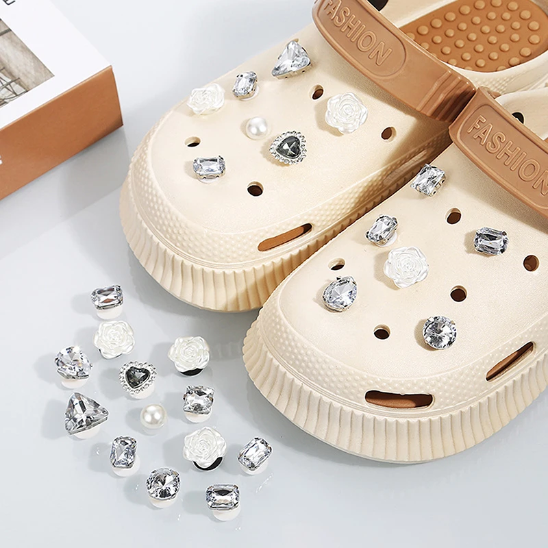New Fashion Set Hole Shoe Charms Accessories Shoe Buckle Cute Pearl Bear Water Diamond Chain DIY 3D Shoes Decorations