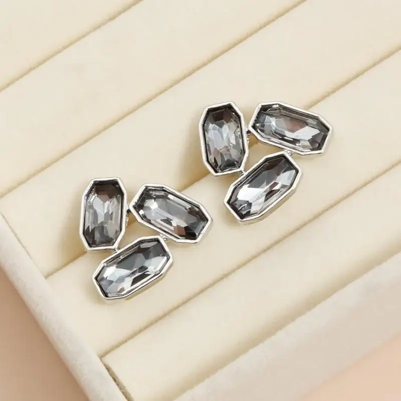 Minimalist Acrylic Rhinestone Earrings For Women Korean Fashion Geometry Ear Studs Party Jewelry Accessories S679fbba77ffd42d78415a2c2b8312338V