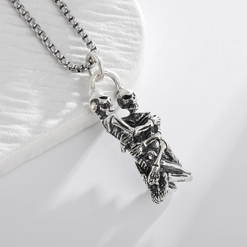 

Hip Hop Hug Skull Pendant Necklace Men Women Party Cool Accessories Wholesale