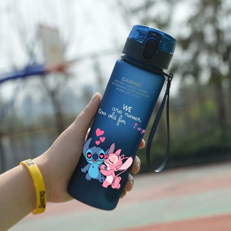 Miniso Disney Stitch Cartoon Periferiche Water Conveniente Travel Water Cup Toy Cartoon Handy Teacup Creative Mug Regalo Di Compleanno