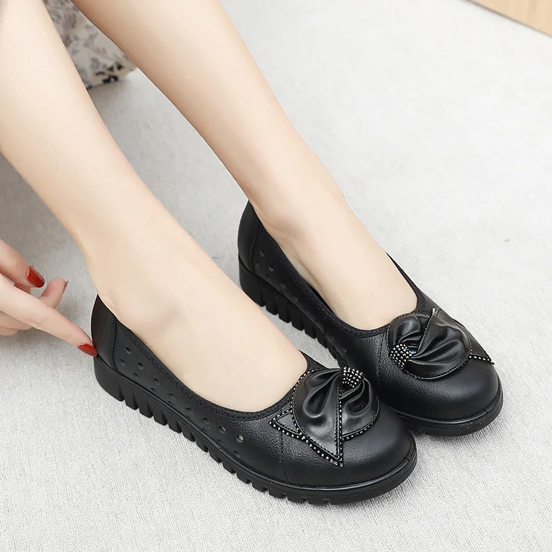 2023 New Autumn Women's Shoes Fashion Loafers Casual Women Leather Flat Shoes Ladies Slip On Comfortable Black Work shoes