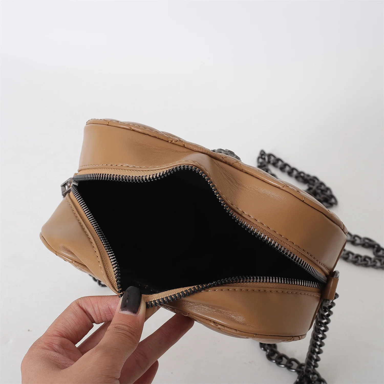 Women's Crossbody Bag Light Luxury Texture Chain Bag Embroidered Thread K-G Heart-Shaped Model Handbag