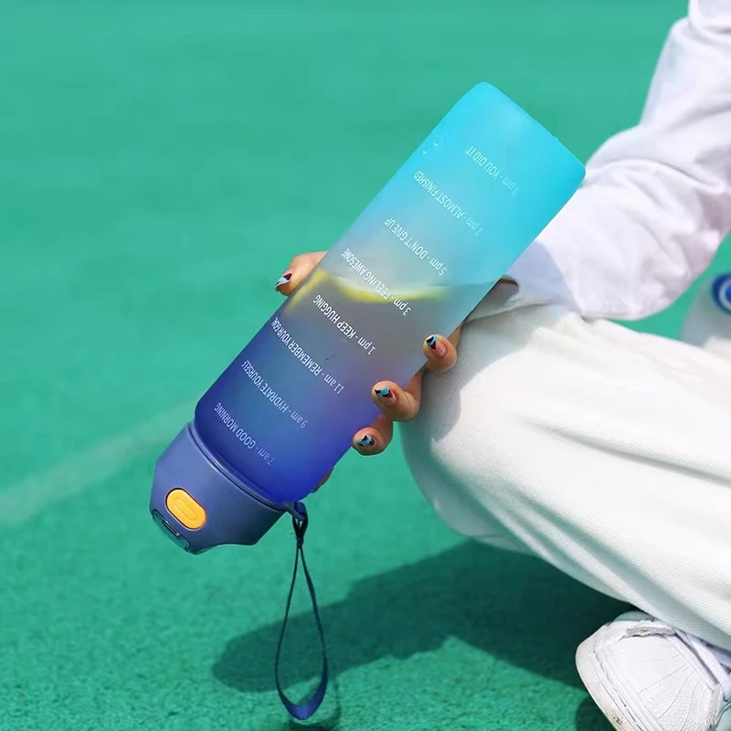 LUSQI 빨대 플라스틱 물컵 스포츠 물병, 그라데이션 색상, 누출 방지, 동기 및 시간 표시, BPA 프리, 1000ml