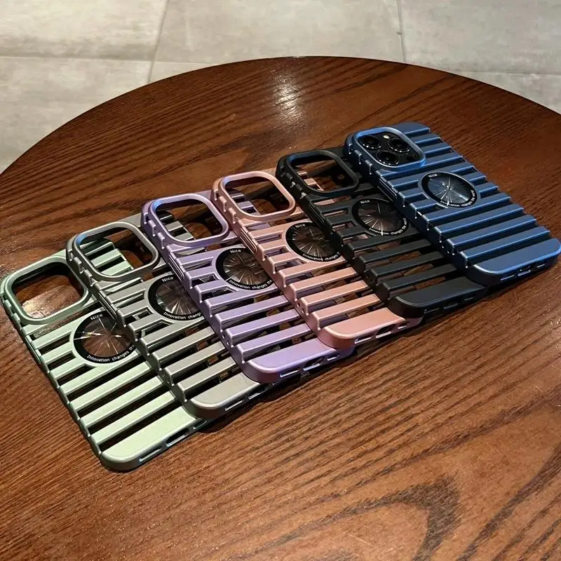 Luxury Hollow Out Phone Case For iPhone16 15 14 13 12 11 Pro Max Plus Dissipate Heat Shockproof Bumper Protective Back Cover
