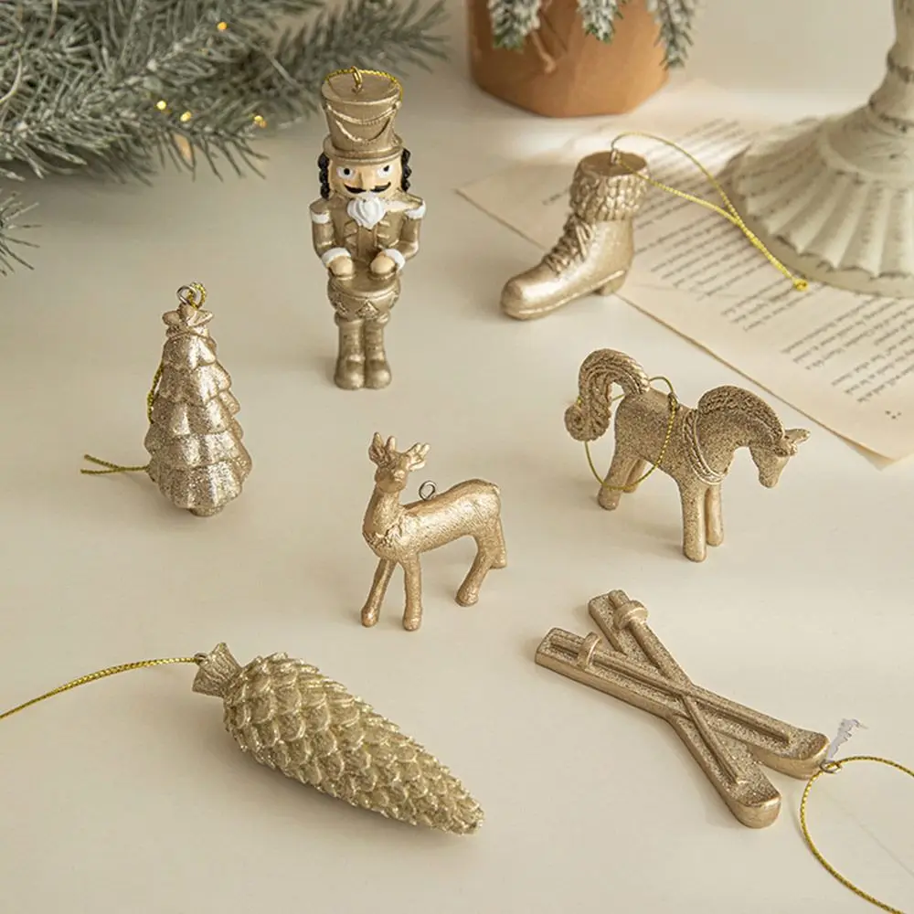 Resin Gold Christmas Hanging Decoration Deer Horse Hazelnut Pinecone Hanging Pendant Resin Angel Soldier Christmas Tree Ornament