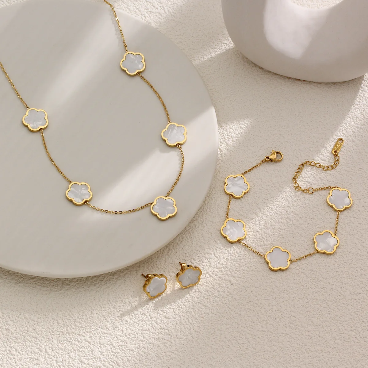 Stainless Steel Necklaces Stainless Steel Bracelet Necklace Chain Beaded Necklace Chain Necklace Pendant Necklace Pearl Chain Necklace Dome Drop Necklace Hoop Earrings Fashion Flower Necklace Earrings Set for Women Stainless Steel Design Clover Bracelet Jewelry Accessories Christmas Gift