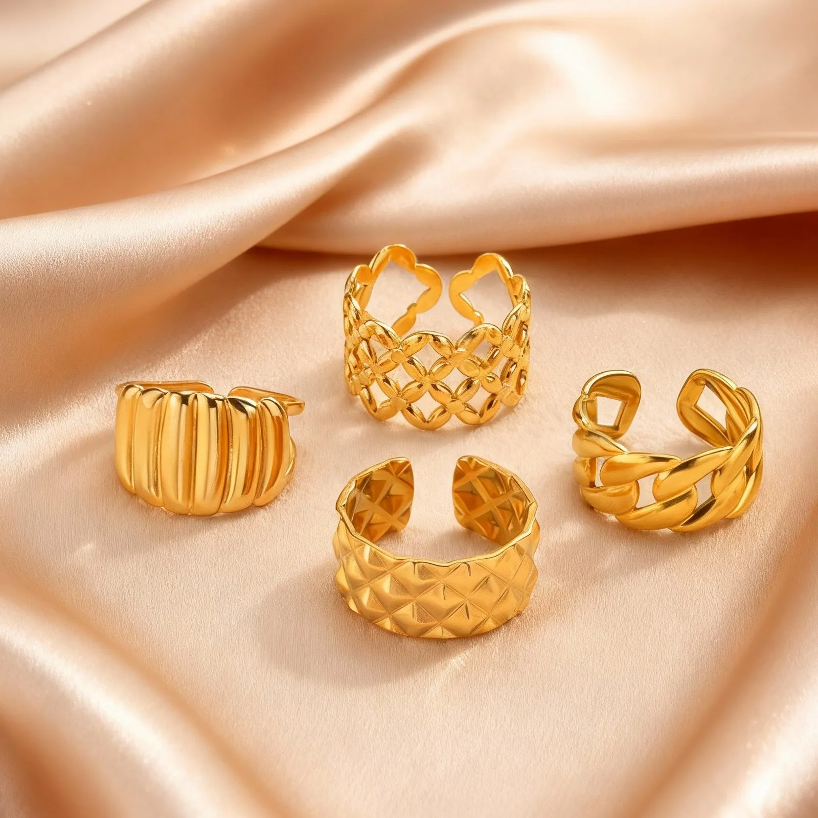 Goldfarbene Edelstahl-Ringe für Damen, Breite Geometrische Offene Ringe, Wasserfester Minimalistischer Fingerschmuck als Geschenk – Detail 7