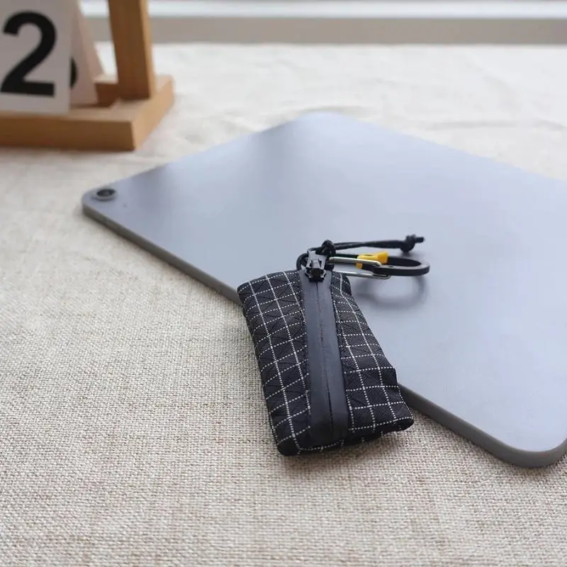 Portachiavi da uomo alla moda con design a scacchi, perfetto per regali, resistente e leggero - immagine 4