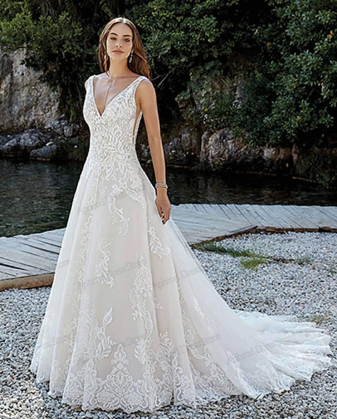 

Pretty Wedding Dresses A-Line Tulle Tiered Bridal Gowns Lace Appliques Sleeveless Backless Robes Glamorous Vestidos De Novia