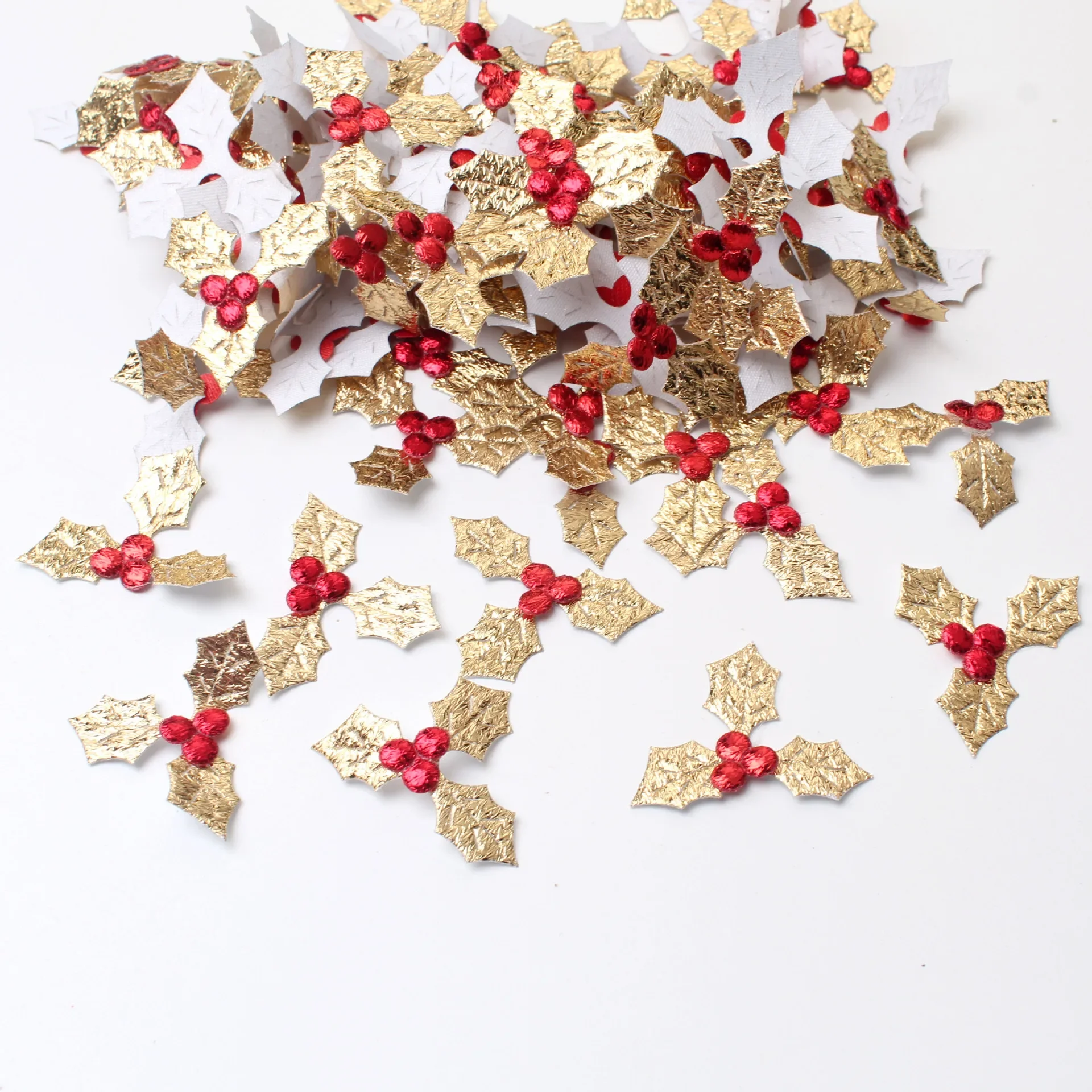 100pcs Trianglered fruits Christmas green leaves Christmas crafts gifts decorations DIY handmade accessories Christmas paper scraps christmas decorations