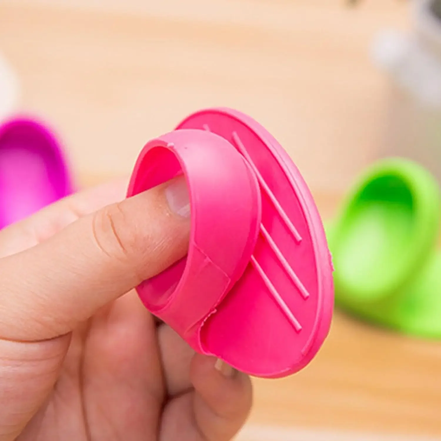 2Pcs Silicone Pot Holders Heat Resistant Pot Holders Mini Oven Mitts Rubber Oven Glove Cooking Pinch Grips for Kitchen