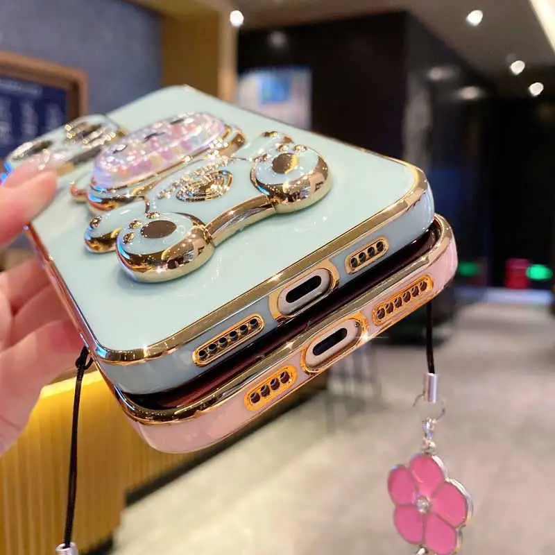Clover Strap Lanyard with Cute Cookie Bear Plating - Stylish Phone Holder Case Cover
