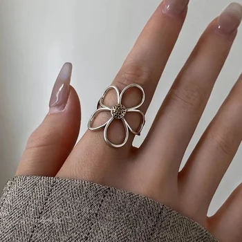 Anelli color argento per donna Coppia minimalista fatta a mano Semplice anello con fiore grande Regalo di gioielli estetici per feste Accessori Y2K