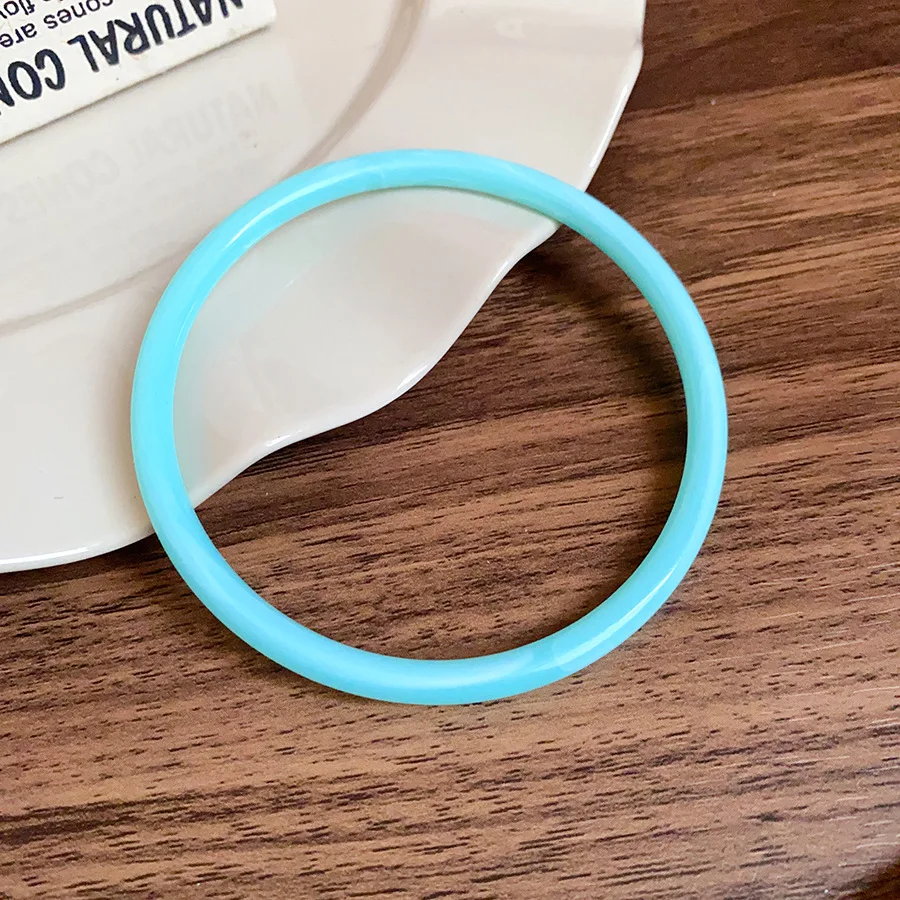 Sleek Resin Acrylic Jade-Style Women's Fashion Bangle Bracelet