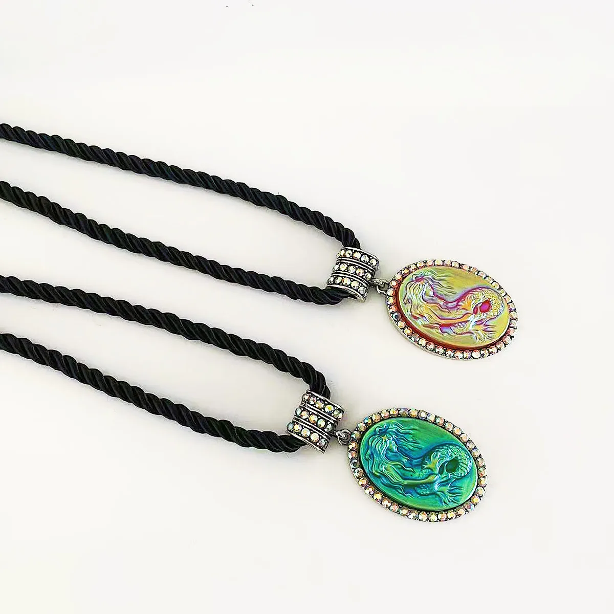 MITTO FASHION JEWELRIES AND HIGH-END ACCESSORIES  THE MERMAID GODDESS PENDANT SHORT ROPE VINTAGE WOMEN NECKLACE