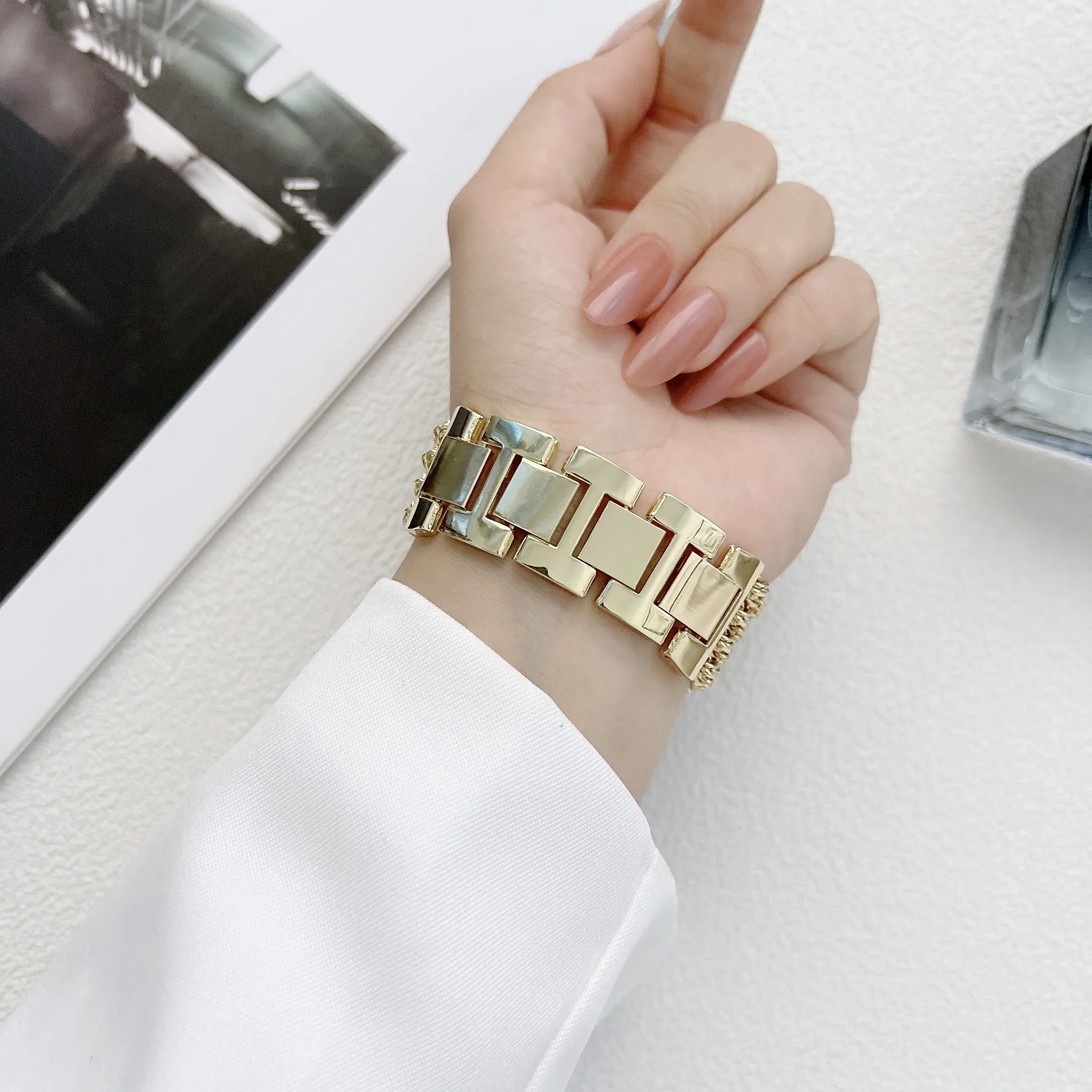 Metal Strap for Apple Watch Band 45mm 41mm 9 8 7 Stainless Steel Link Bracelet Wristband for IWatch 6 5 4 SE 44mm 40mm 42mm Belt
