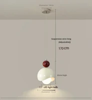 Chambre à coucher moderne de style crème avec éclairage d'ambiance longue portée dans la salle à manger. Petite lampe suspendue réglable en hauteur. 6