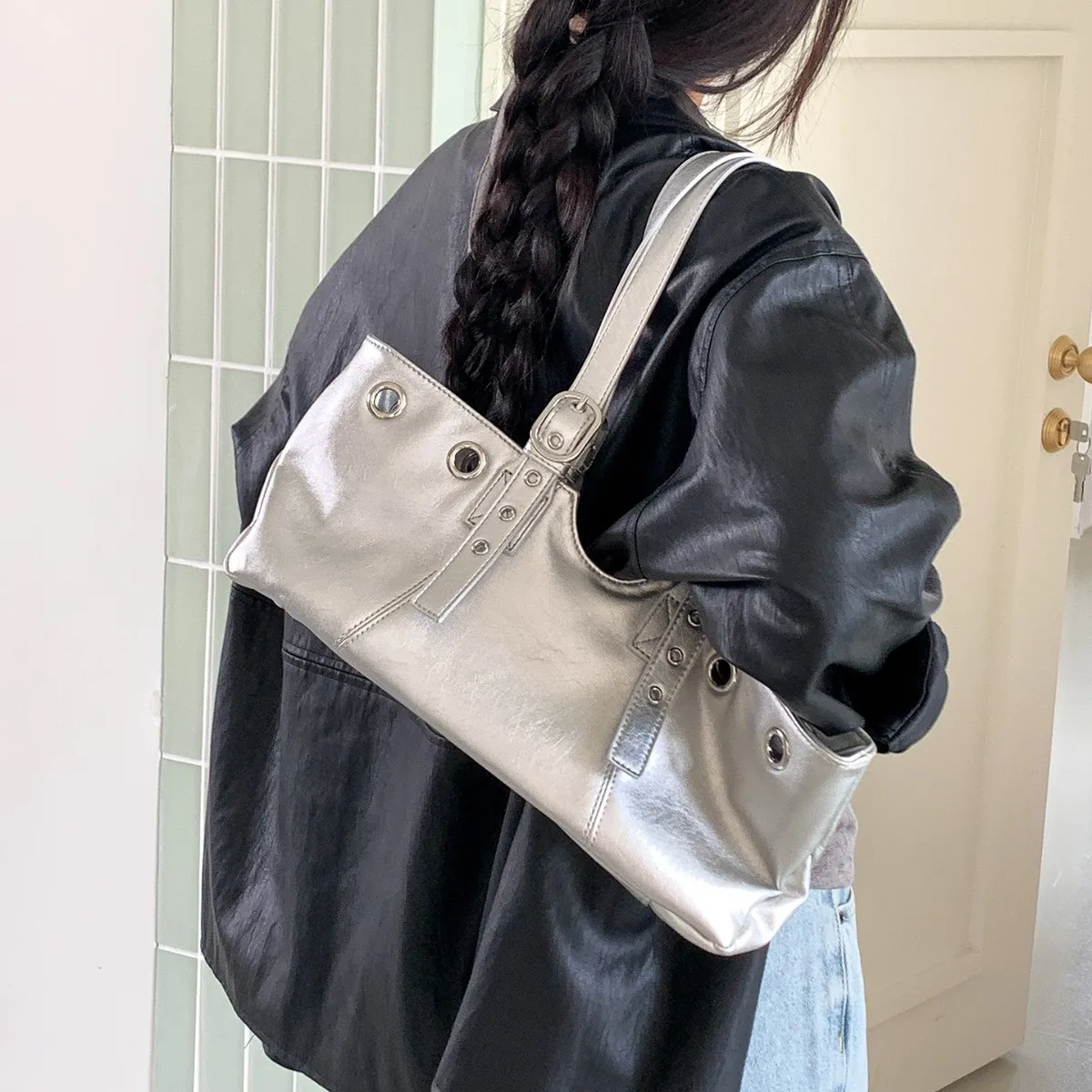 2025 New European and American Spice Girls Large-Capacity Underarm Bag Premium Rivet Niche Design Fashion Versatile Shoulder Bag