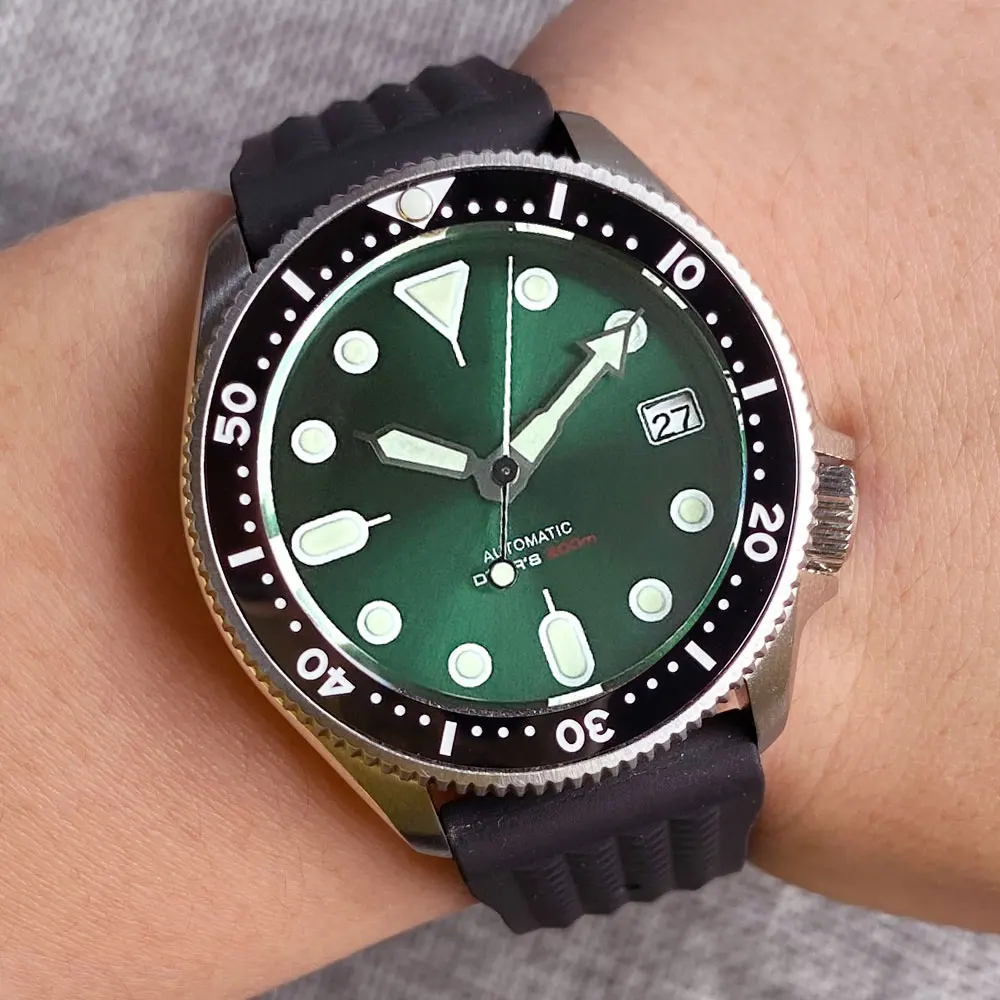 NH35 mod 10∼20気圧防水 Ｗド―ムサファイアガラス セラミックベゼル STEELDIVE SD1957 ベストセラー 42MM セラミックベゼル 300M防水 超高
