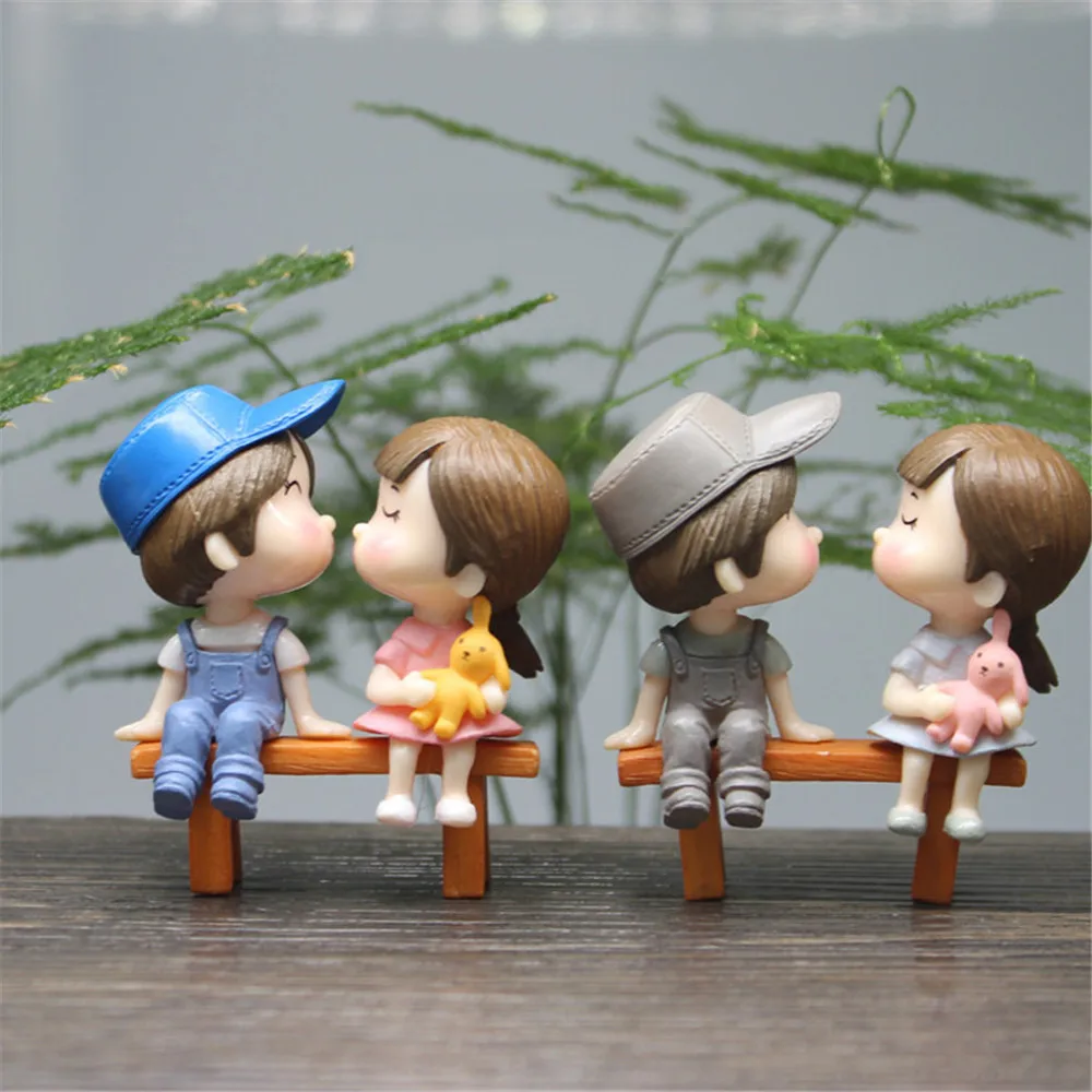 1Set Cartoon Lovely Couple Chair Figurine In Resina Miniature Fairy Garden Home Decor Scrivania Giardino Mestiere Decorativo