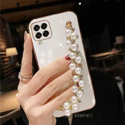 Luxurious Pearl Wristband Soft Silicone Phone Case - Elegant Protective Back Cover for M33 5G (WHITE)