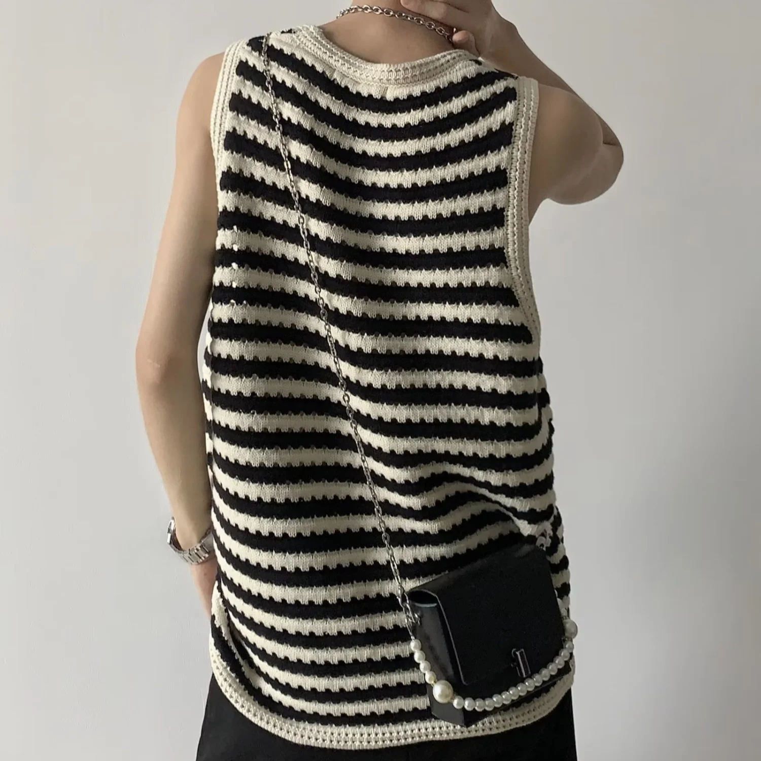 New Summer Thin Black and White Striped Knitted Sweater Vests for Men Casual Loose Sleeveless Houndstooth Harajuku Sweater Vests