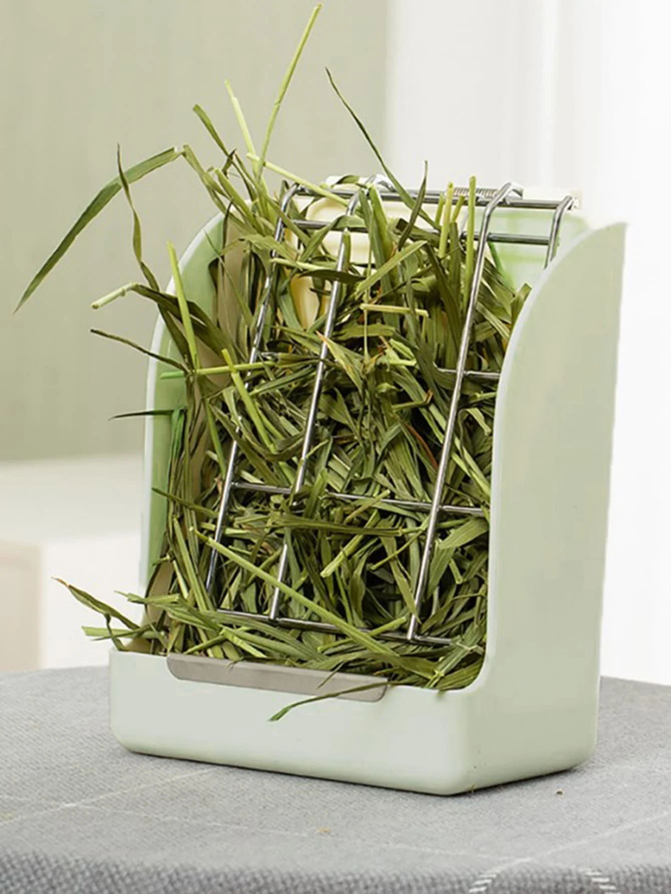 1pc-Wall mounted rabbit feeder, used for outdoor small pet hay feeders, grass racks
