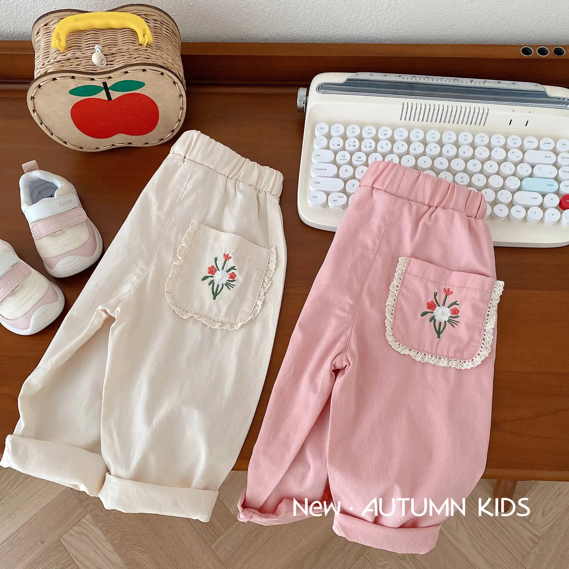 

Autumn 0-5 Year Korean Baby Girls Pants Flower Embroidery Solid Color Elastic Waist Children Girls Pants Loose Kid Girl Trousers