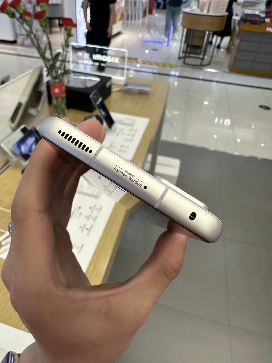 Xiaomi 12s 5G 50MP camera  6GB 8GB RAM 128GB 256GB 512B ROM 120HZ refresh rate battery used phone The color is excellent.