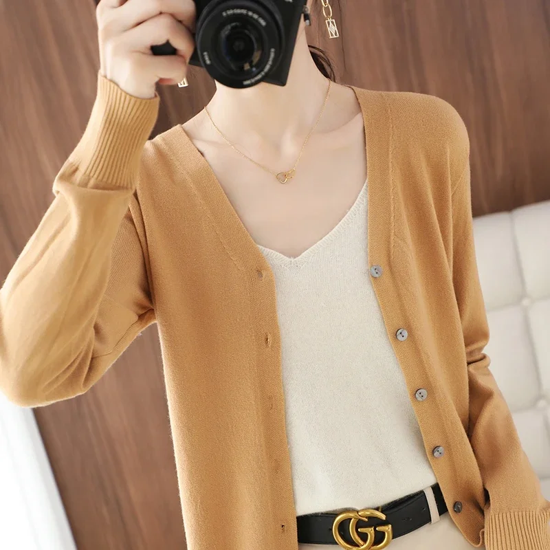 

20234Spring And Autumn New Female V-Neck Knitted Cardigan Short Coat Sweater Simple And Versatile Fashion Small Cardigan Outside