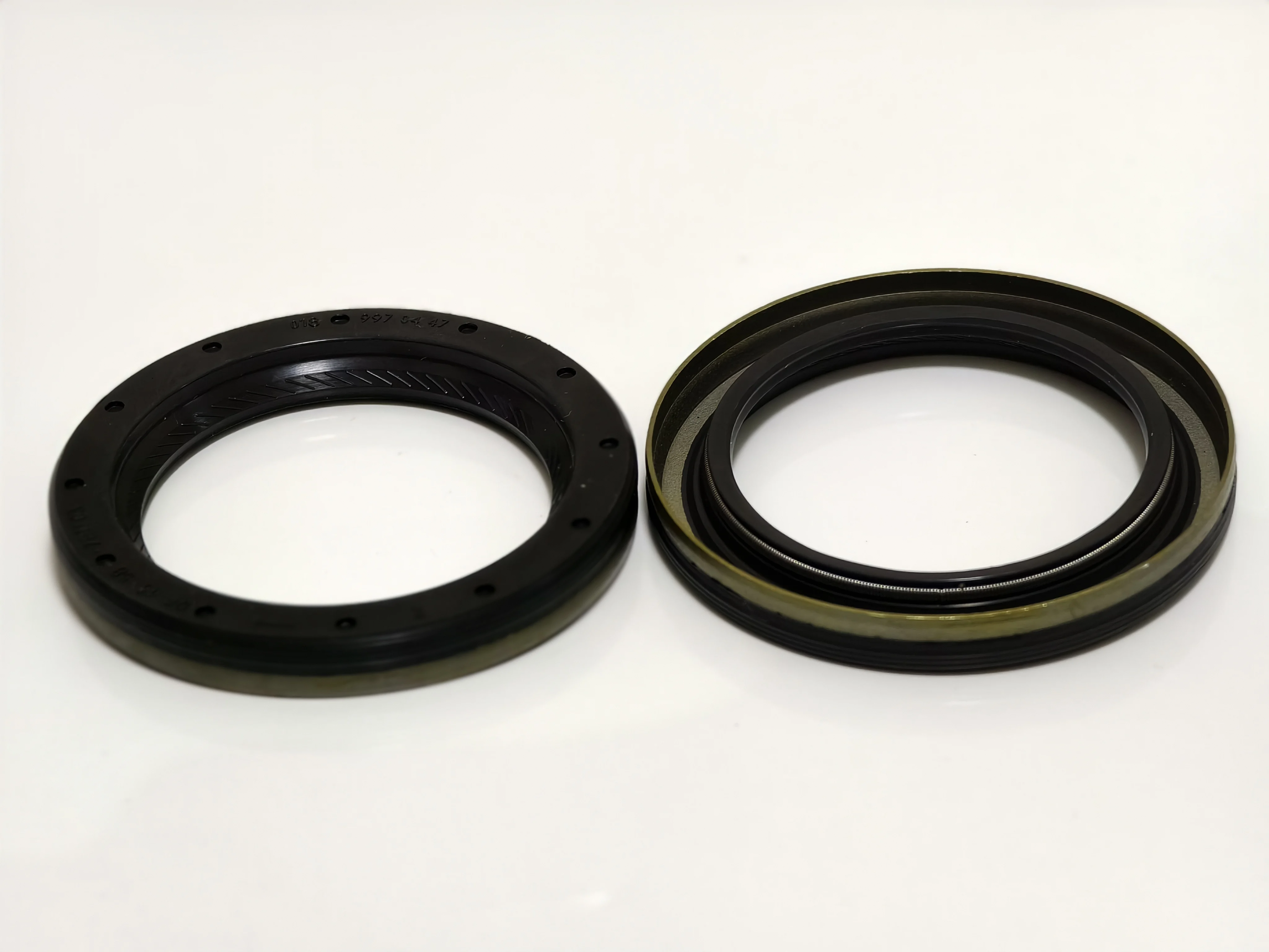 W202 W203 W204 oil pump Seal For Mercedes Benz Car Auto Parts C204 C208 C09 189970447 109974747 109974947 109975047 43*58*7