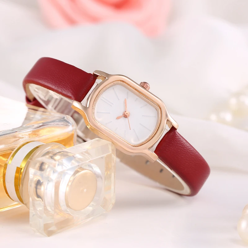 

Women's Fashion Black Small Watches Vintage Leather Ladies Wrist Watches Simple Oval Dial Dress Retro Female Quartz Wristwatches