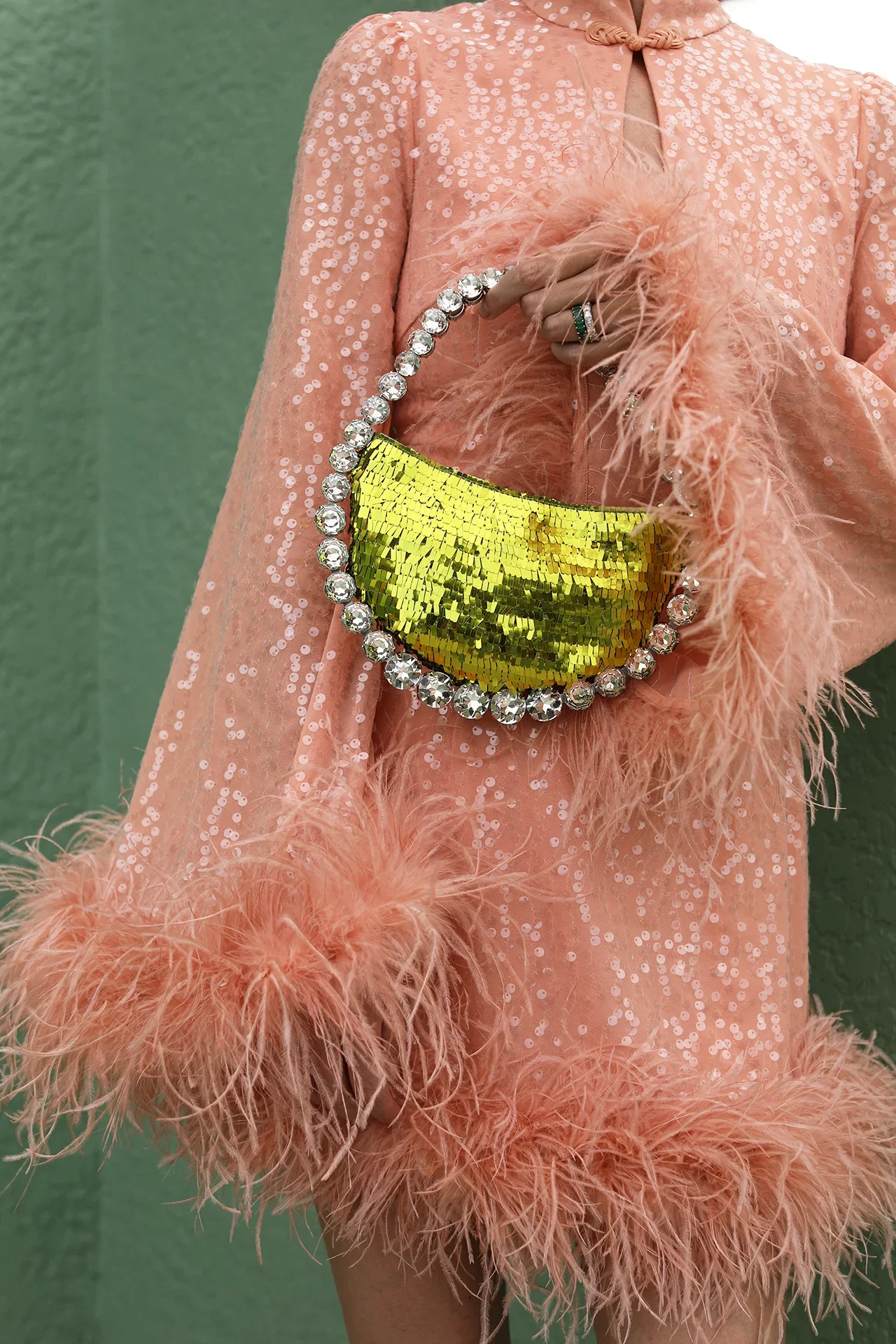 Description Picture 6 of item1M Natural White Fluffy Ostrich Feather Trims for DIY Craft Wedding Decoration Colored Plume Ribbon Sewing dress Clothing 8-10cm