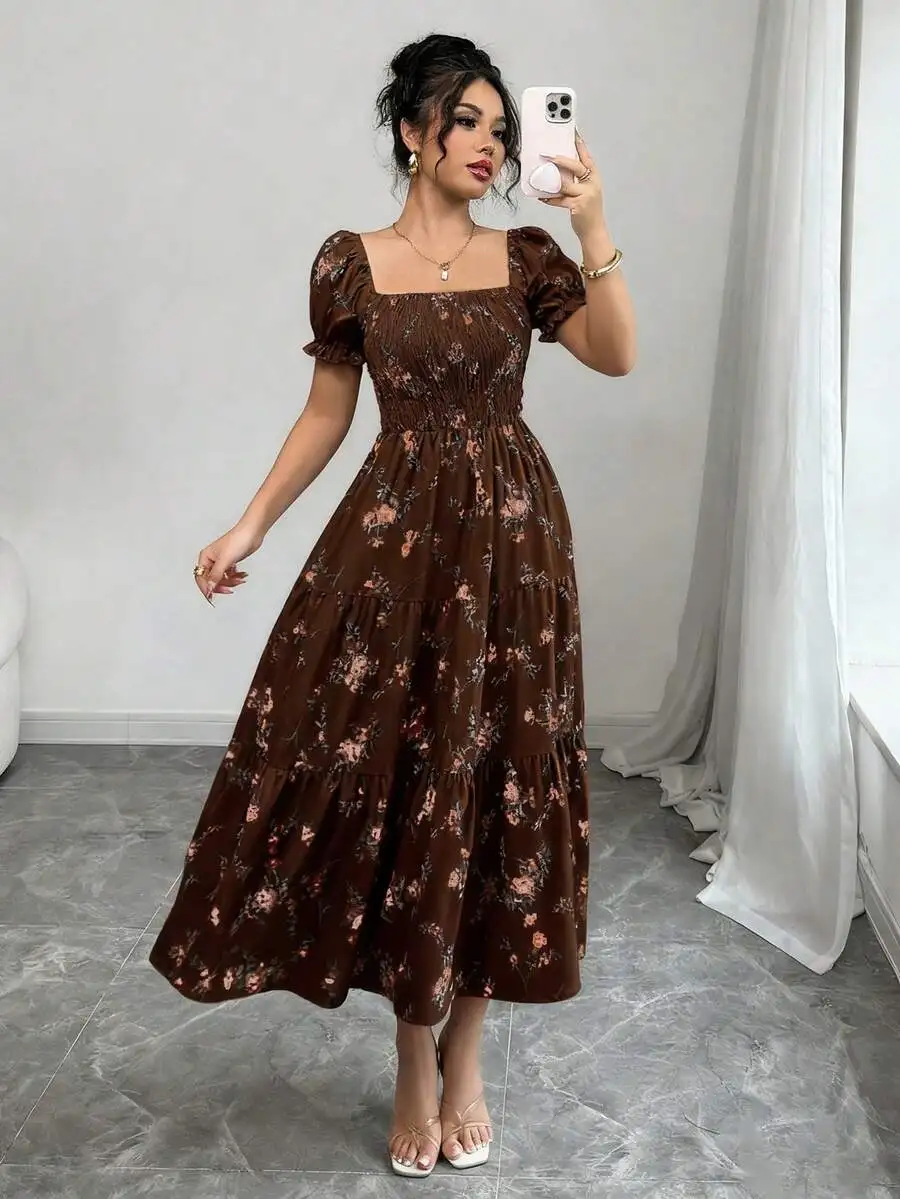 Damen-Maxikleid für Frühling/Sommer mit quadratischem Ausschnitt, plissierten kurzen Ärmeln und Rüschensaum, mit kleinem Blumenmuster, geeignet für Freizeit.