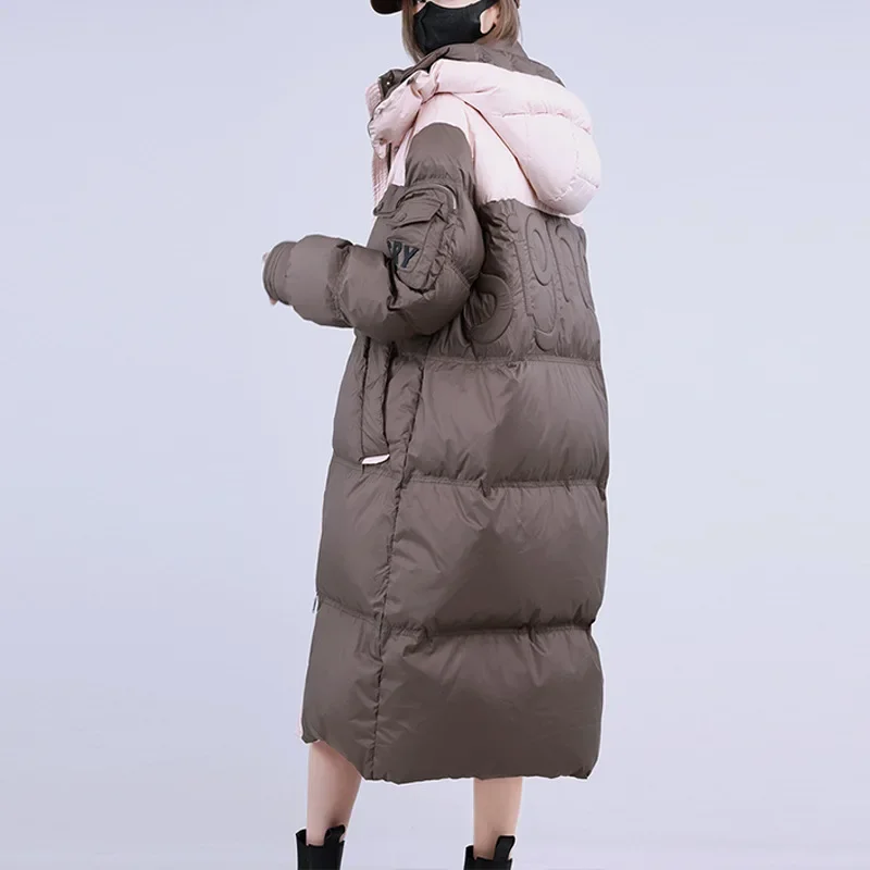 Chaquetas de invierno para mujer 2024 Chaqueta de plumón con capucha de longitud media Diseño de combinación de colores Chaqueta cálida gruesa de plumón de pato blanco