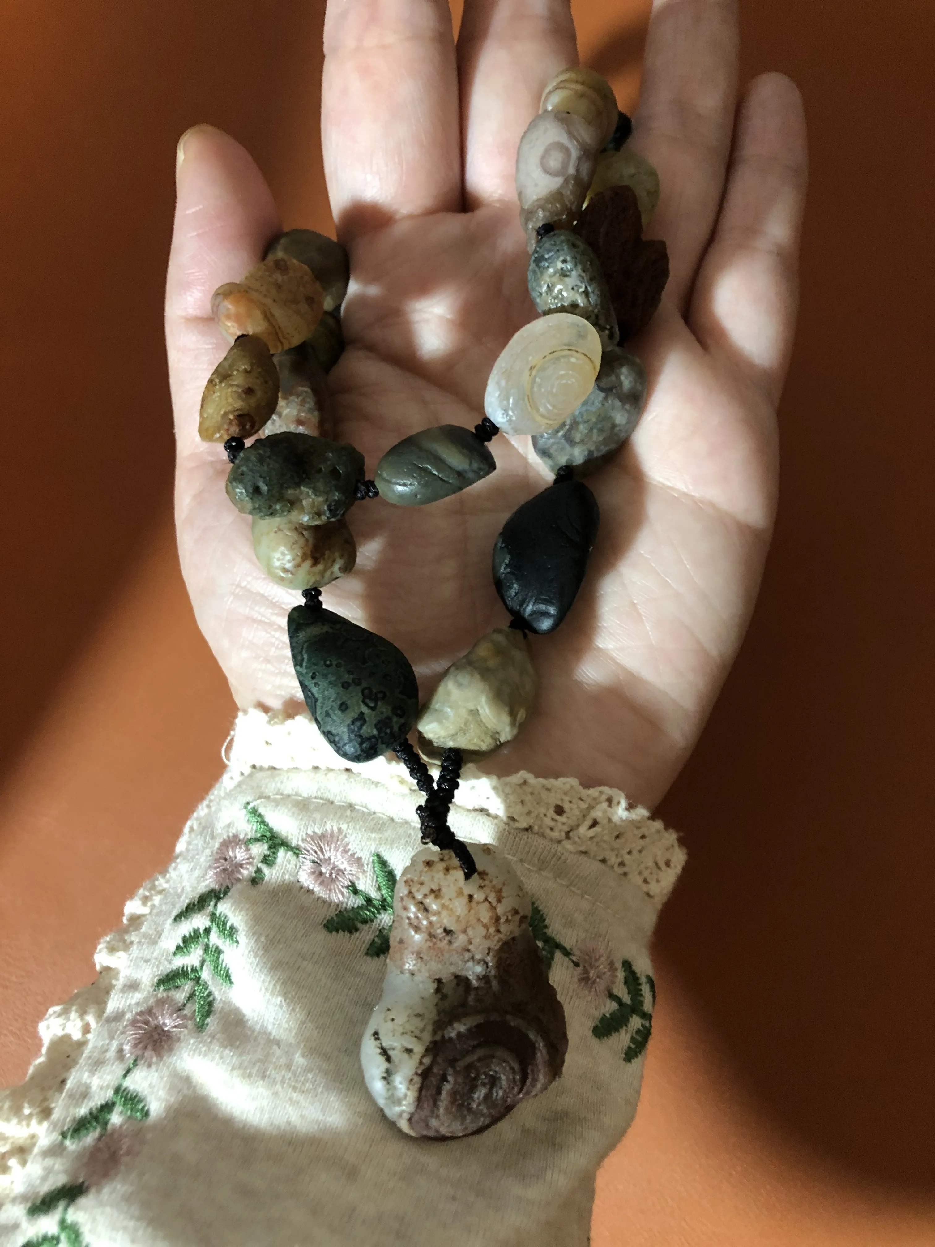 1Pcs Nature Stone Natural Gobi Agate Outside Mongolia Relief Grain Surface Eye Stone Sweater Chain Precious And Rare